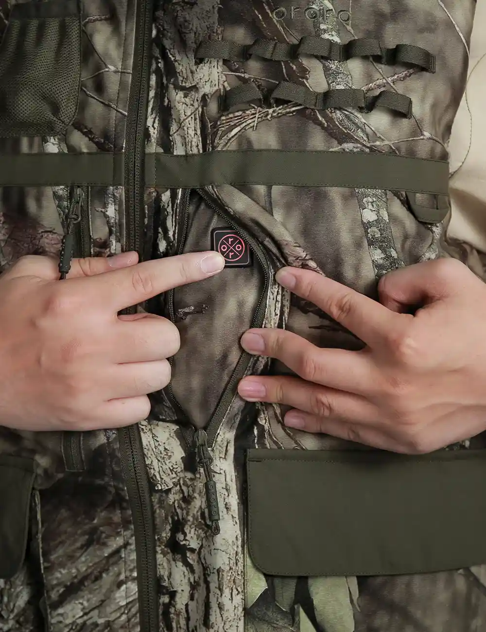 Men's Heated Hunting Vest - Camouflage, Mossy OakĀ® Country DNA (Apparel Only) (Final Sale) - Image 7
